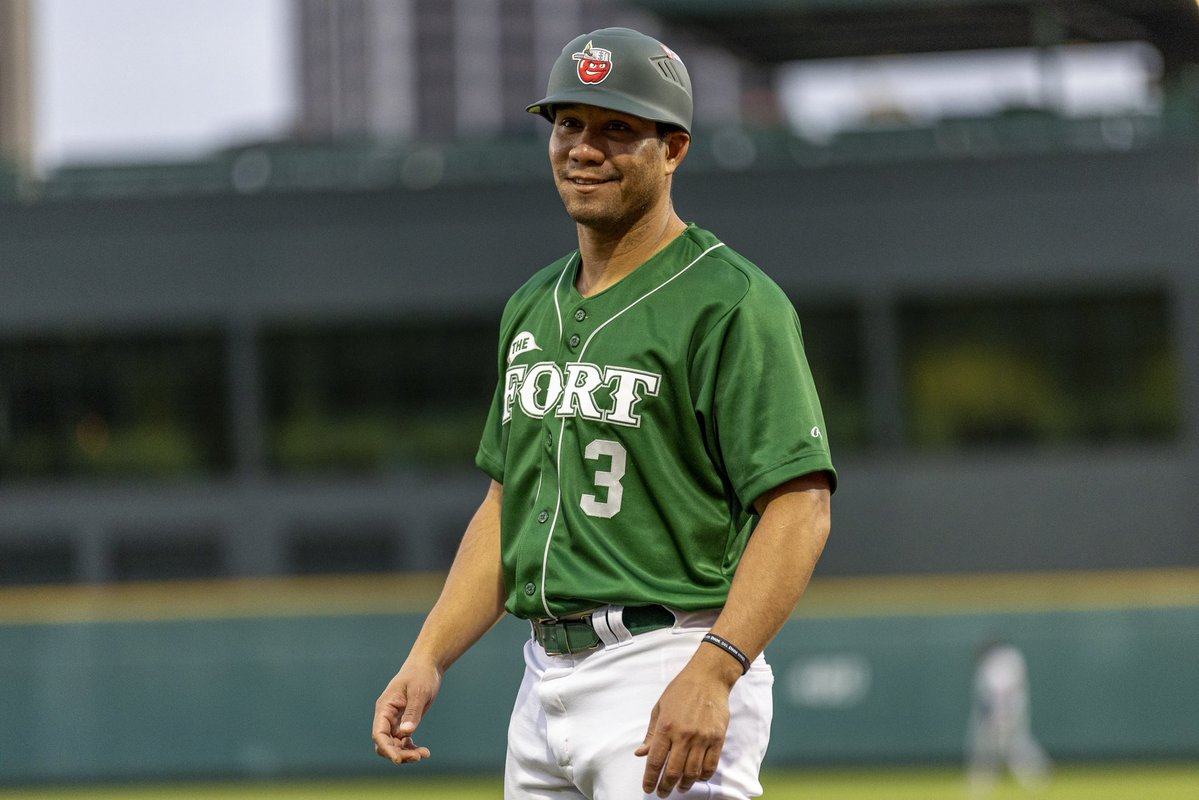 AndyJachim's tweet image. No Lukas Ray this week means that Bench Coach Luis Mendez will serve as the acting manager for the @TinCaps in Cedar Rapids.
Hear from him, @JadenTaylor25 and myself prior to tonight’s 7:35 first pitch on @1380thefan
📻: milb.com/fort-wayne/fan…