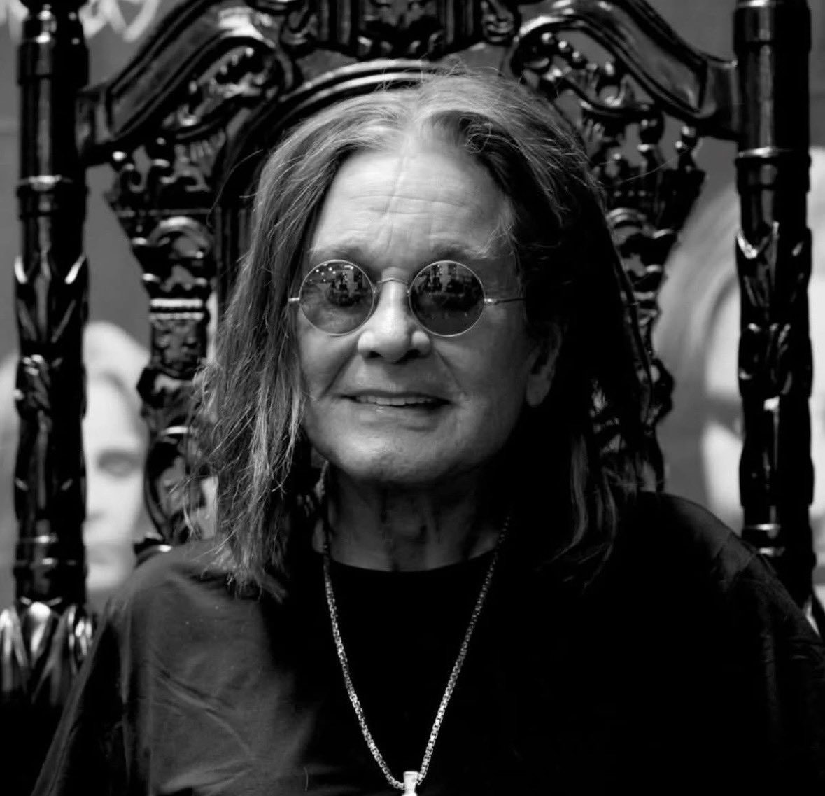 ClausPeterB's tweet image. Gazing through the window at the world outside
Wondering will mother earth survive
Hoping that mankind will stop abusing her
Sometime
I'm just a dreamer
I dream my life away
I′m just a dreamer
Who dreams of better days
R.I.P. Ozzy 🖤