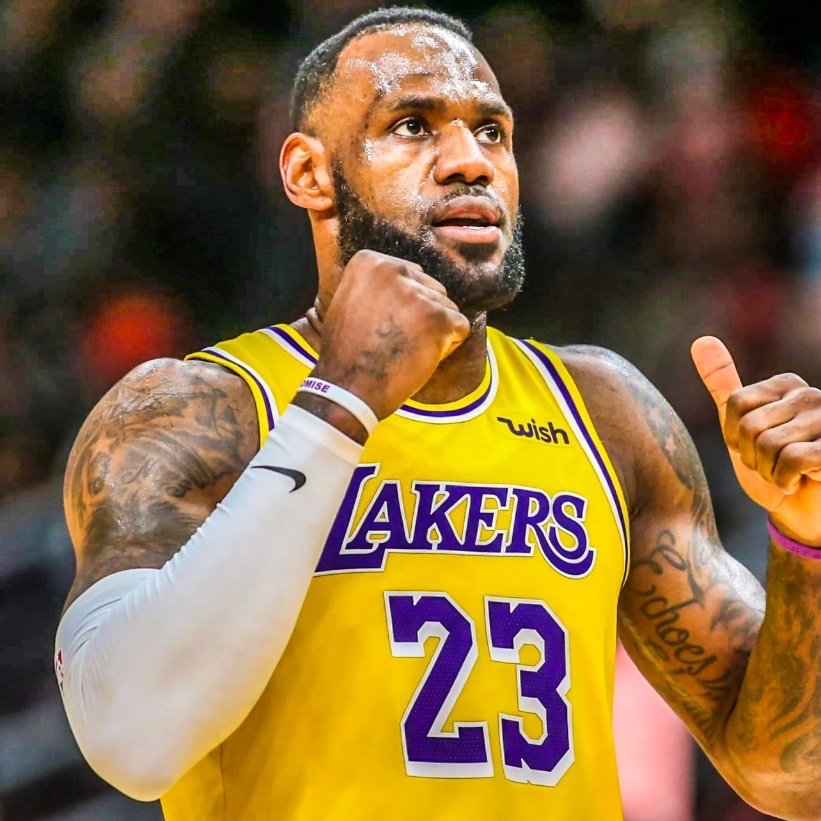 Nicolo Barella: "Saya memakai kaus nomor 23 karena LeBron James menginspirasi saya. Dulu saya memakai nomor 24 karena itu adalah hari kelahiran putri saya. Saya sempat berdebat dengan istri saya untuk menggantinya, tetapi akhirnya dia mengerti." 😅