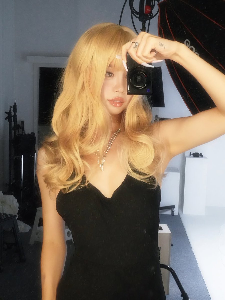 dailyouha's tweet photo. NEED her in this hair colour.
#YOUHA #유하 #dailyouha https://t.co/XLAxz5lNyr