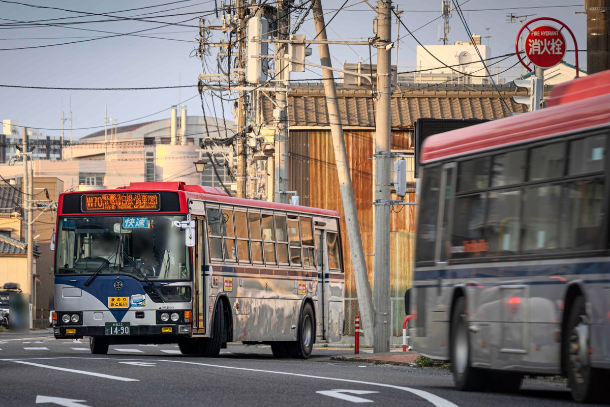J325328330i's tweet photo. 新潟交通観光バス G1490-M(潟東)
新潟22か 1490　KC-MP217P改(96年式)
往年の新潟交通を今に伝える最後のプロパー前後扉車、無事車検を乗り越えました！しかし新潟駅に来る様子は滅多に見られず、安泰とは言えないのも現実。1日でも長く生きていてほしいと願わずにはいられません。2025/06 他 https://t.co/AxG1fXOM6o