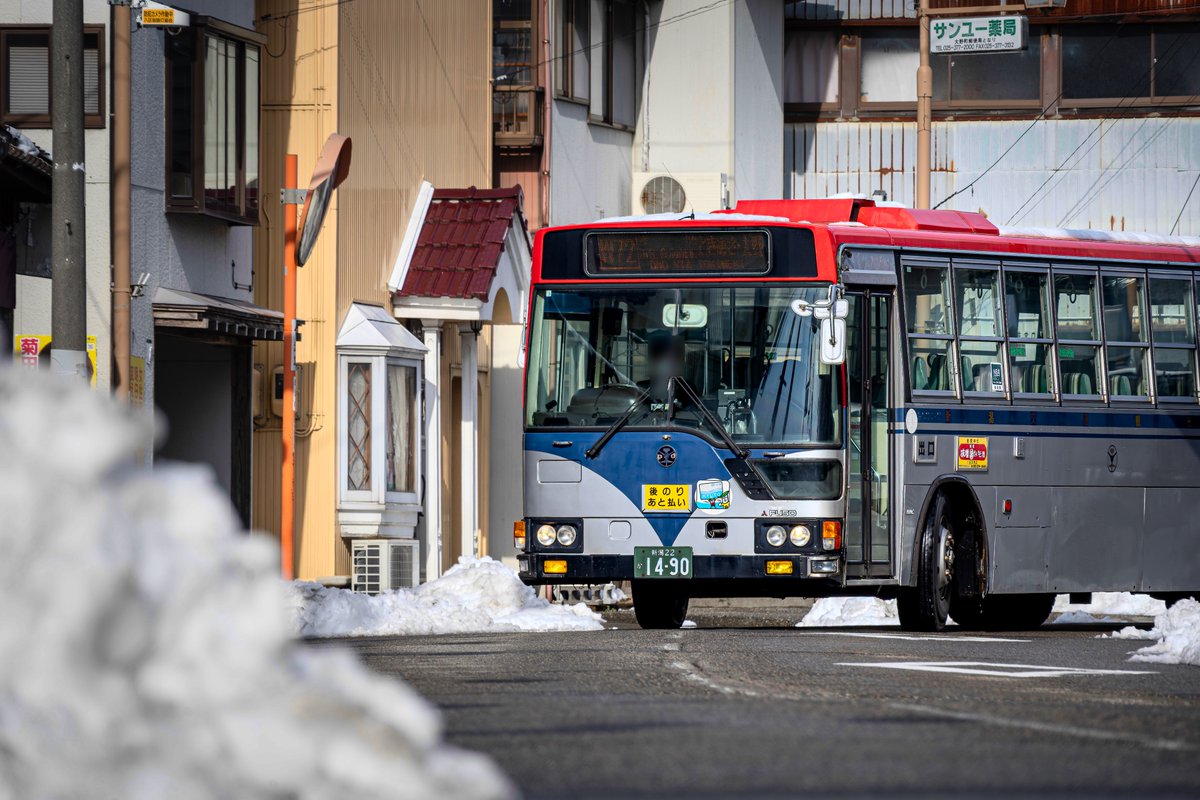 J325328330i's tweet photo. 新潟交通観光バス G1490-M(潟東)
新潟22か 1490　KC-MP217P改(96年式)
往年の新潟交通を今に伝える最後のプロパー前後扉車、無事車検を乗り越えました！しかし新潟駅に来る様子は滅多に見られず、安泰とは言えないのも現実。1日でも長く生きていてほしいと願わずにはいられません。2025/06 他 https://t.co/AxG1fXOM6o