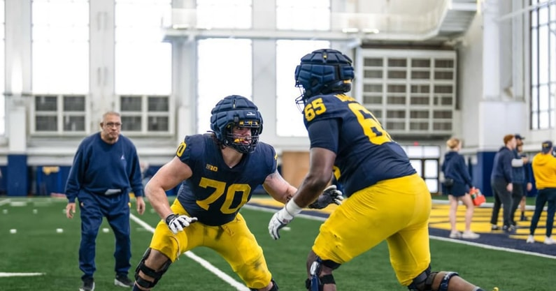 TheWolverineOn3's tweet image. Five-star freshman Andrew Babalola on Michigan’s left tackle battle: ‘Keep my head down and go to work’
on3.com/teams/michigan…