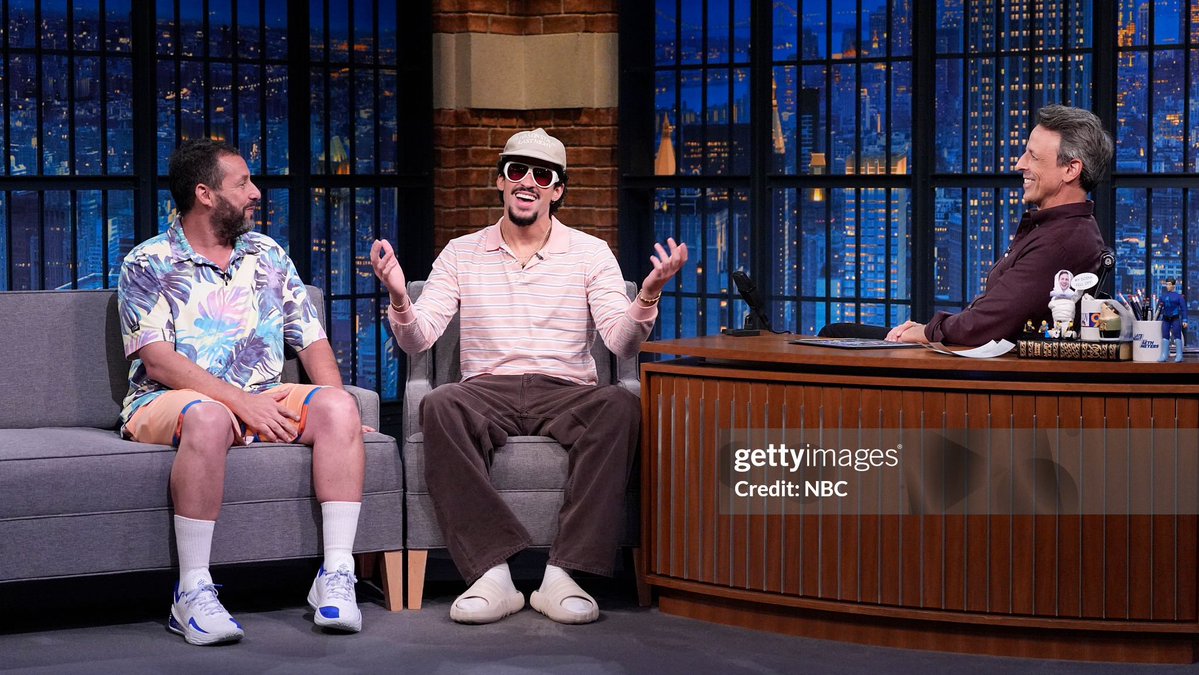 AccessBadBunny's tweet image. Bad Bunny & Adam Sandler behind the scenes of the Late Night with Seth Meyers. 📺🇺🇸