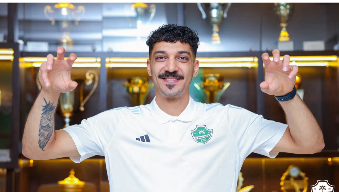 HandballAhli's tweet image. اقبض عليه 🦁💚🤍
@Jehado10 
#الاهلي