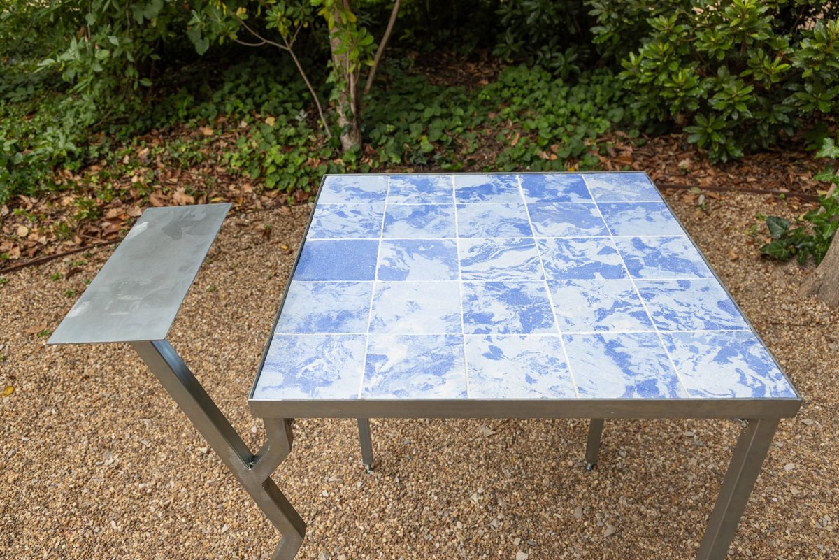 dezeen's tweet image. Fahrenheit 180 shows tiles made from oyster shells at Lisbon's Gulbenkian art museum: dezeen.com/2025/07/22/fah…
