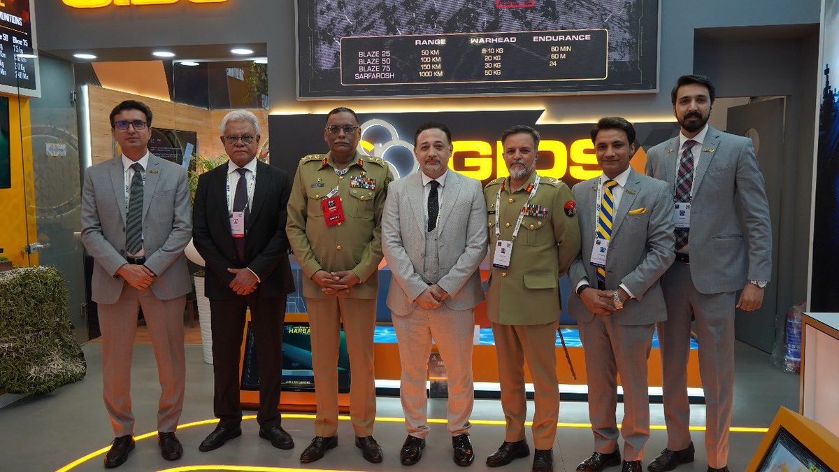 TheDailyCPEC's tweet image. 馃毃BREAKING: General Sahir Shamshad Mirza, Chairman Joint Chiefs of Staff Committee of Pakistan, visited the GIDS stand at IDEF2025