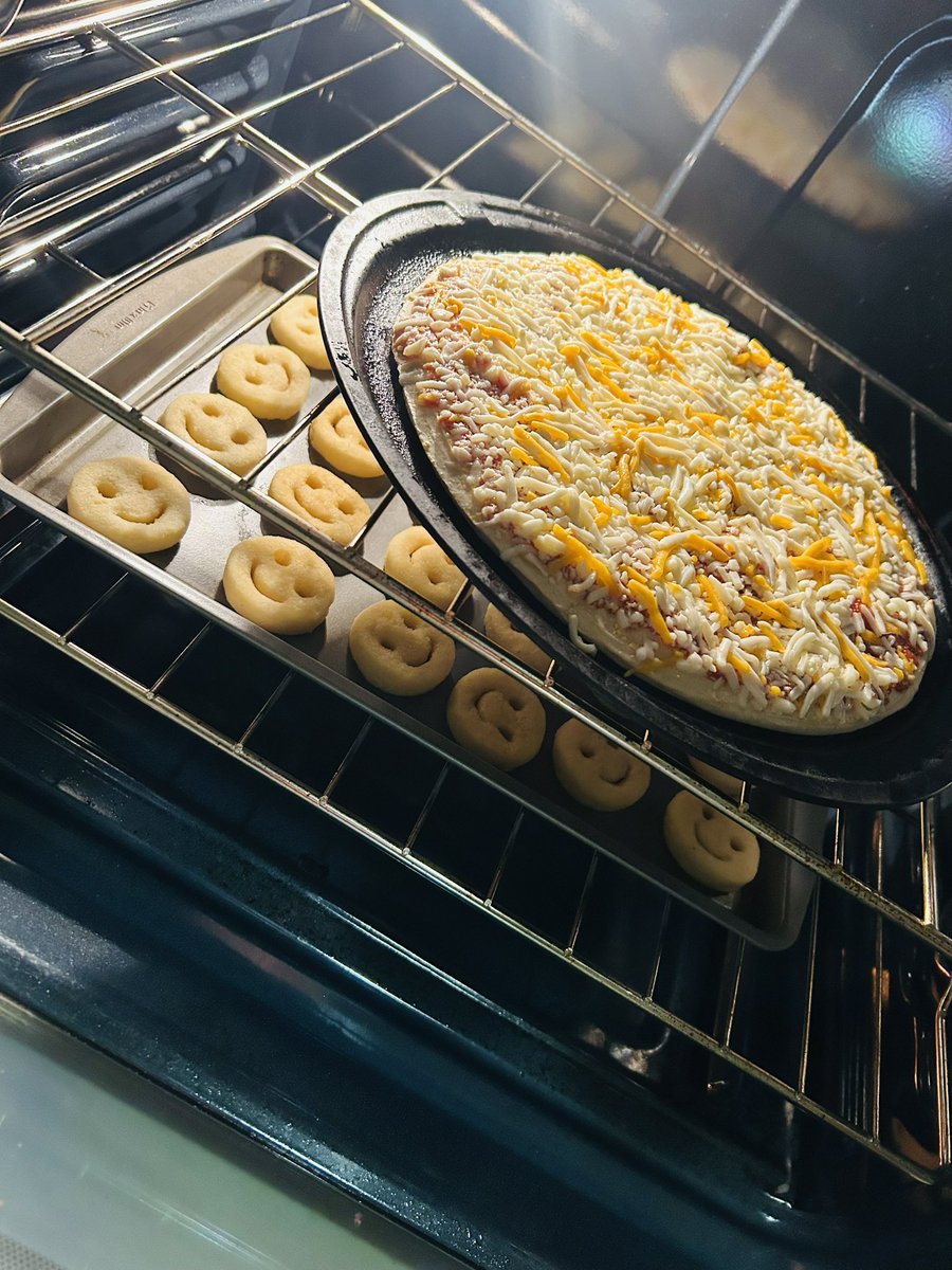 KaylaLavignecx's tweet image. Ouuuu she a chef ๐ฉโ๐ณ