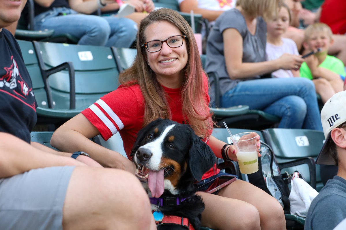 GoSquirrels's tweet image. This is an important reminder that you only have 4️⃣ more chances to bring your pup to The Diamond 🐶
Join us tomorrow night for Dress Like Your Dog Night! Swing by fan services to enter our contest which will award the best-dressed dog-and-human pairing in attendance for your…