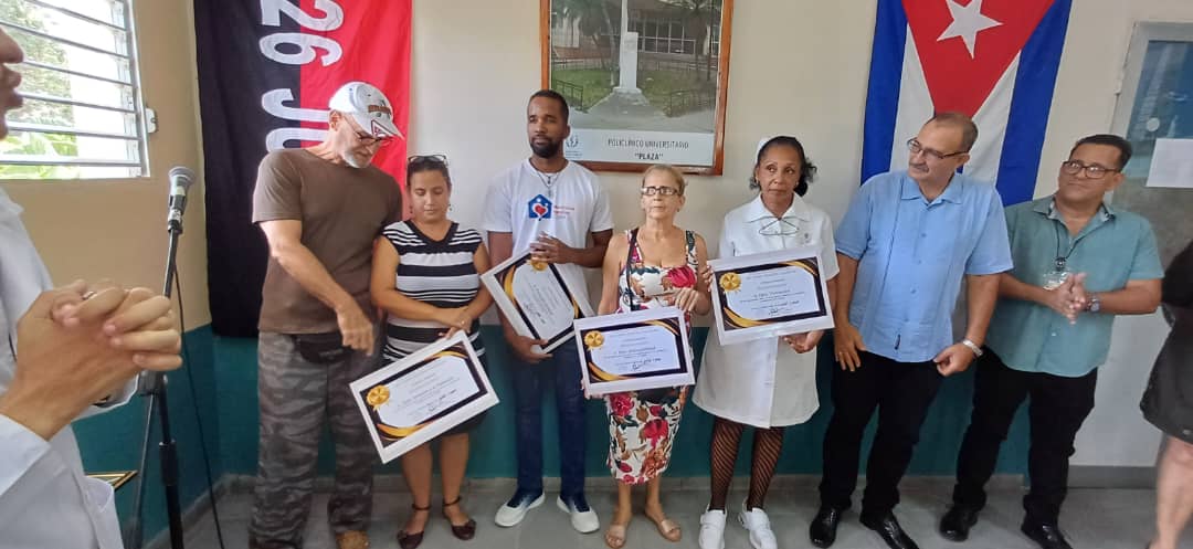 🎉🏥 El Policlínico Universitario Cosme Ordóñez Carceller recibió la condición de Institución Acreditada Bronce 🥉.
✅ El acto de entrega fue presidido por el viceministro de Salud, Dr. C. Reinol Delfin García Moreiro. 👏 ¡Felicidades para la Medicina Familiar! 🩺
#CubaPorLaVida