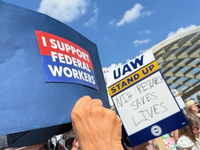 RepAprilDelaney's tweet image. Yesterday, Team McClain Delaney was proud to stand up and speak out alongside @NIH federal workers and @UAW members.
Our workers are the foundation of America’s strength and progress. They deserve nothing less than our full and steadfast support. While I’m in Congress, you can…