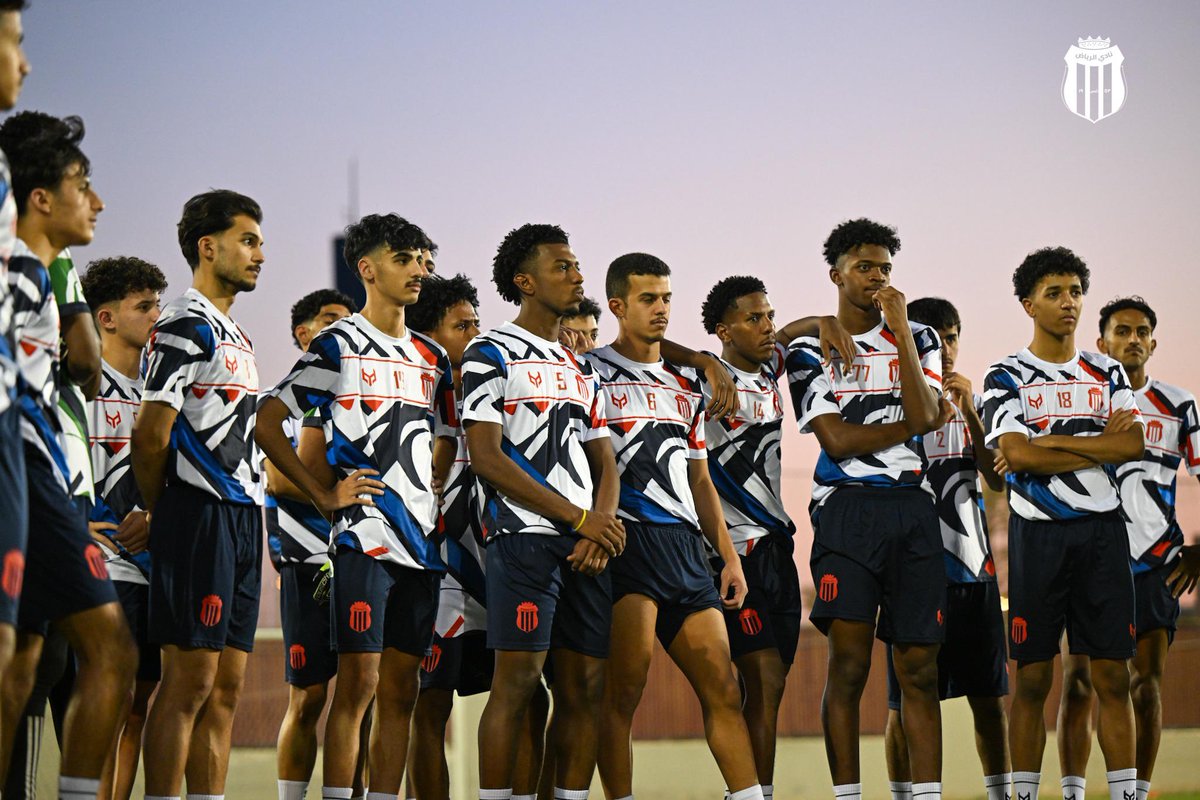 AlRiyadhFC's tweet photo. 📸 "رياض 21" يـواصل التحضيـرات 🔝❤️

#رياض_U21 https://t.co/NHm2fCAqBW