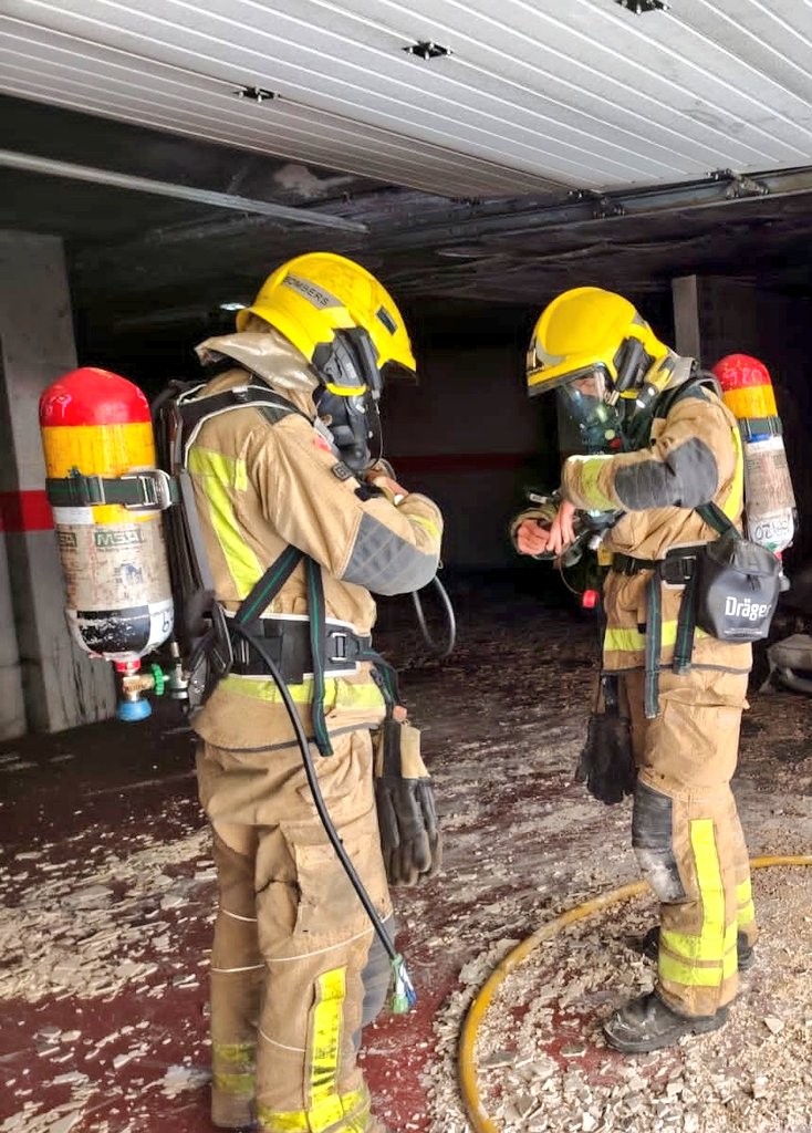 Aquest matí hem treballat en un incendi a un parking a Sitges conjuntament amb <a href="/policiaSitges/">POLICIA DE SITGES</a>.
<a href="/AjSitges/">Ajuntament de Sitges</a>. Imatges de <a href="/Vilanova72/">Lluís - Jugaire</a>