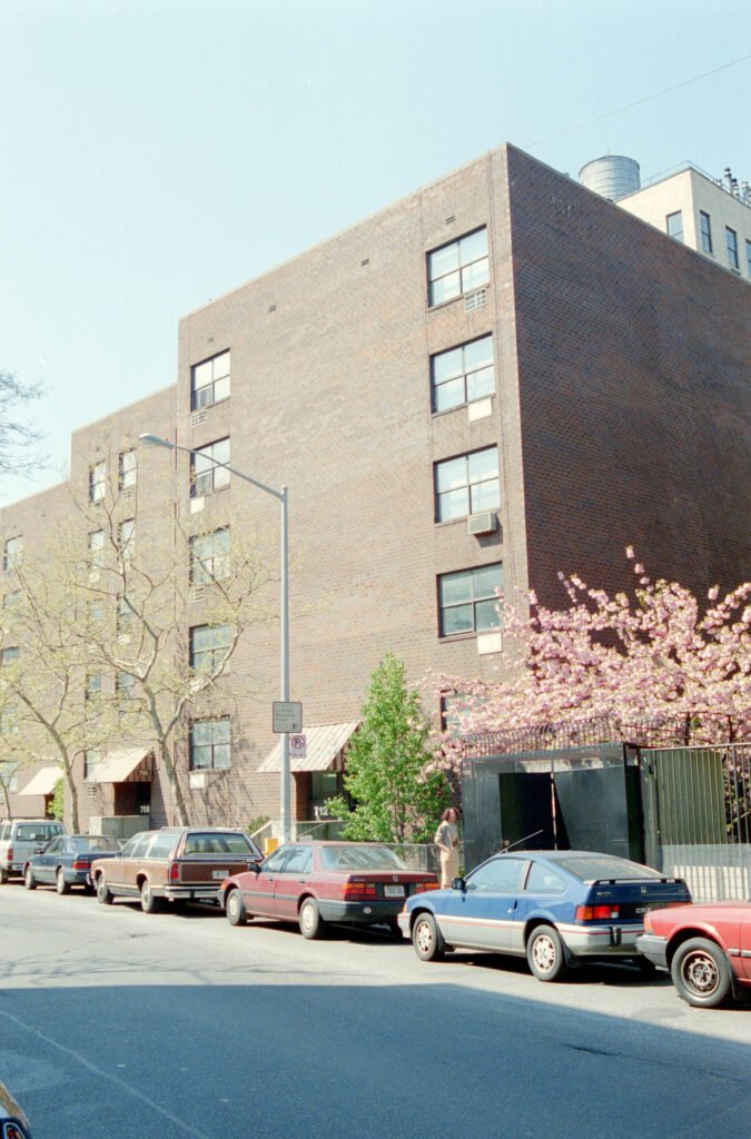 GVSHP's tweet image. #OnThisDay in 1974, West Village Houses officially opened! A ribbon-cutting was held for NYC’s first infill housing, born from Jane Jacobs & neighbors fighting back against high-rises and demolition. Learn more: villagepreservation.org/2025/07/22/wes…