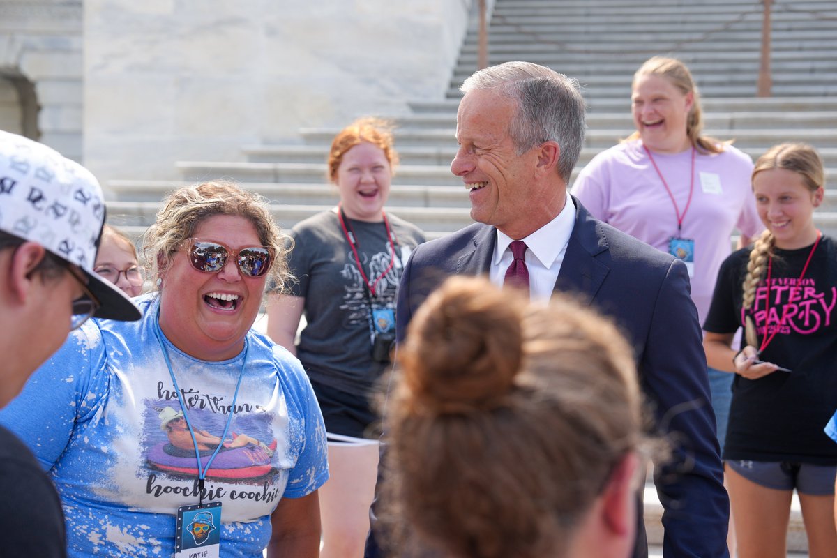 LeaderJohnThune's tweet photo. Enjoyed meeting with students from Kimball and Mount Vernon and answering all of their great questions. https://t.co/BhXMErQDIa