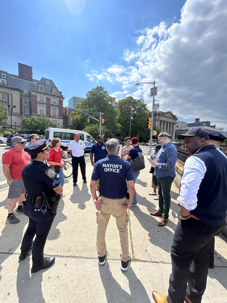 kazdaughtry's tweet image. Joined by @nycsheriff, @NYPDnews, and @mayorsCAU on Staten Island—walking the streets, meeting residents, and listening directly to the community.
This administration is committed to delivering real results: safer streets, cleaner neighborhoods, and a better quality of life in…