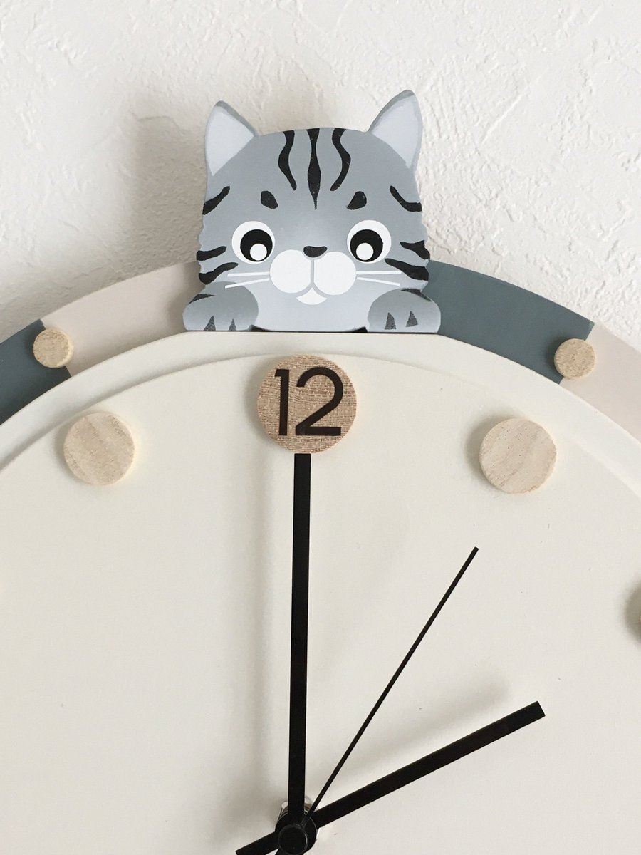Anbelle66's tweet image. 【猫の掛け時計】
可愛い猫ちゃんの掛け時計、直径29cmでリビング等に飾りやすい大きさです。
愛嬌のある表情で時を刻みます。
minne.com/items/27418086