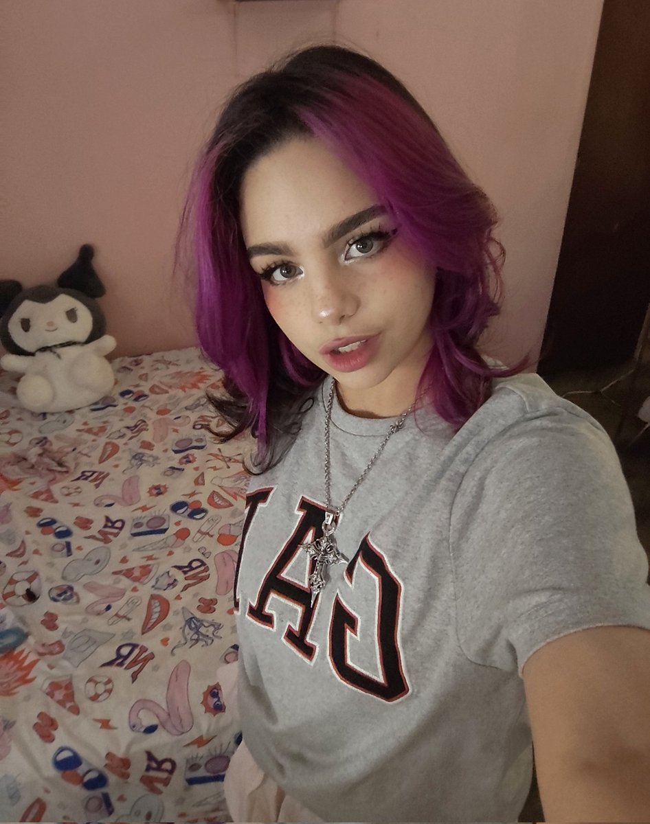 feliz 3er aniversario en twitch para mi 😽