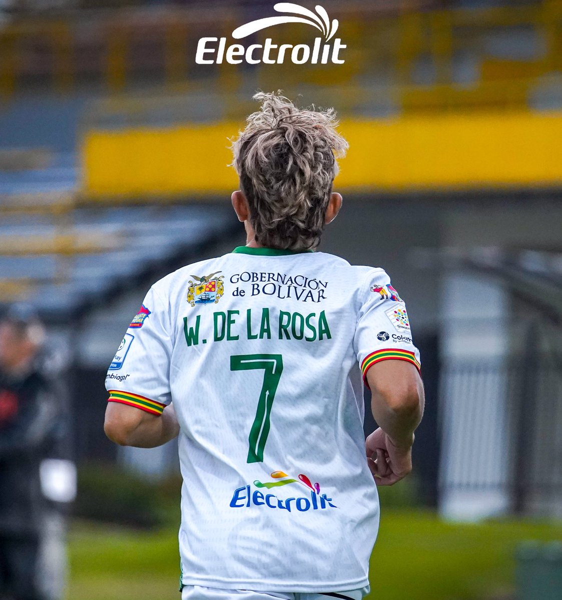 🔰 Wilfrido corre y lo entrega todo ⚽️🏃🏼hasta en la altura 🏔️ no se cansa porque tiene hidratación inmediata, gracias a Electrolit 💦