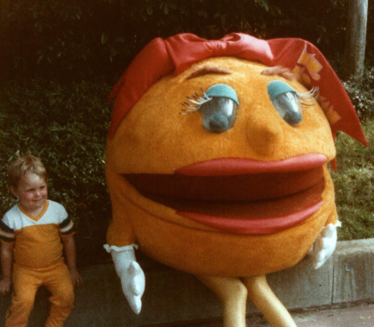 RetroSixFlags's tweet image. Ms. Pac-Man takes a breather at a @SixFlags amusement park in the early '80s. She and her husband were mainstays at the parks back then, and even had their own dedicated area with rides and shows.