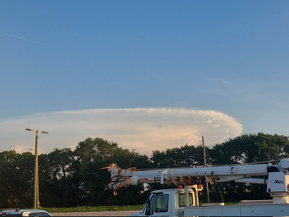 DEFCON_Marine's tweet image. This morning, I took a Pic of a cloud I have only seen in other posts. This was not normal. It was a flat-head mushroom cloud. Again, definitely not normal.