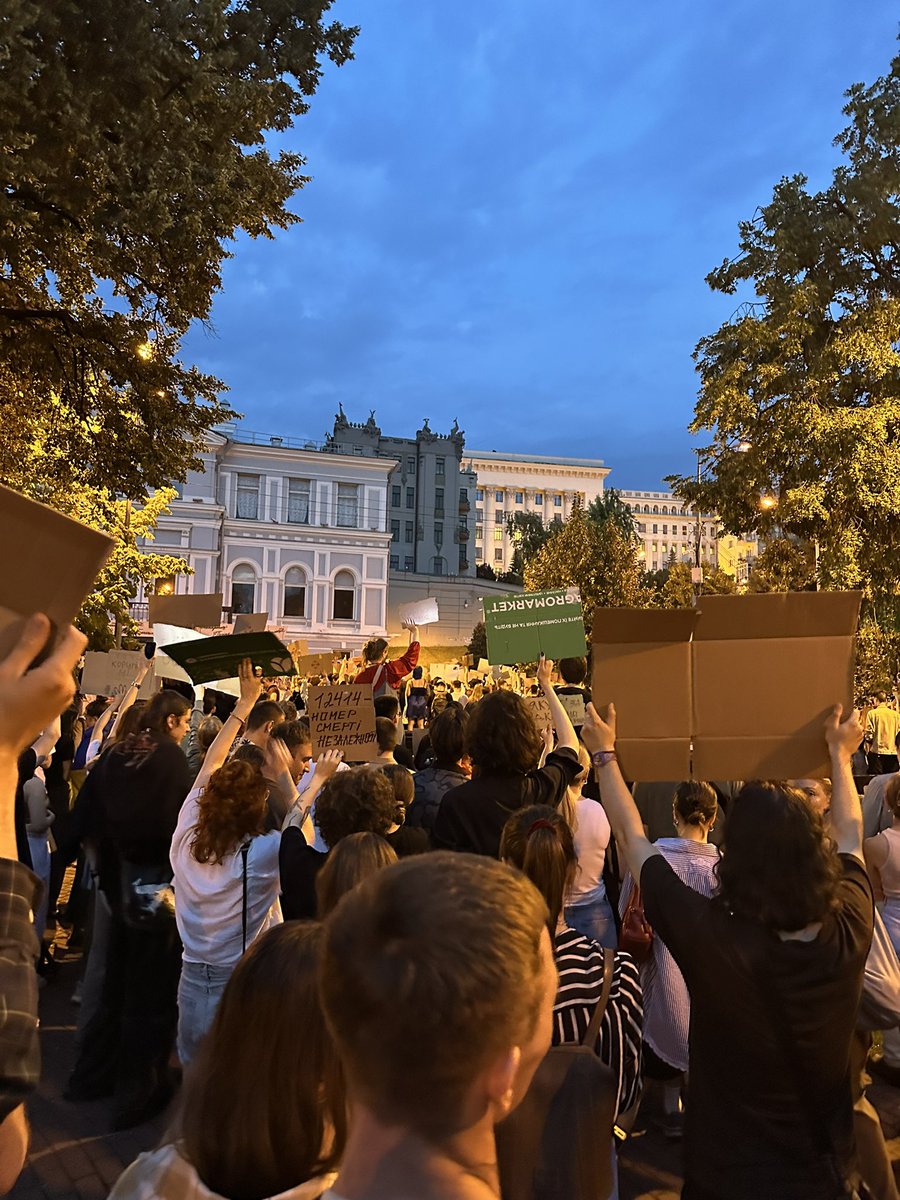 Val_Voshchevska's tweet image. This is what Ukrainians mean when they say “maybe they should have protested earlier.” Even when there’s war, air raid alarms, missiles flying about and drones—Ukrainians protest.