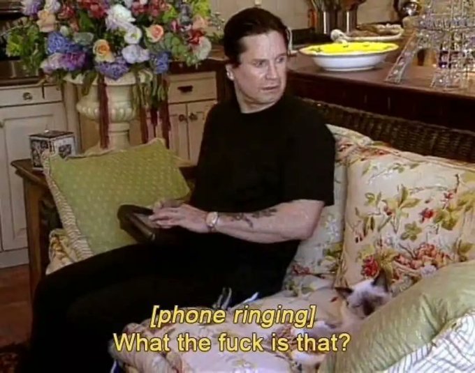 Gabbepi's tweet image. Yo cuando me llaman al celular.
