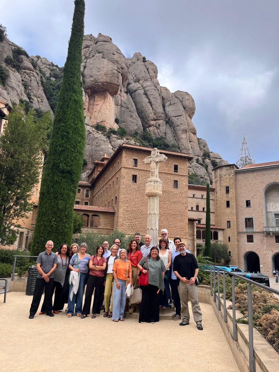 Avui, amb motiu de l’any del #MillenariMontserrat, el <a href="/MuseuMontserrat/">Museu de Montserrat</a> ha acollit la trobada de la Xarxa de Museus d’Art de Catalunya, amb l’objectiu de teixir vincles i posar en comú la tasca i el funcionament de cada museu.
🧵 👇