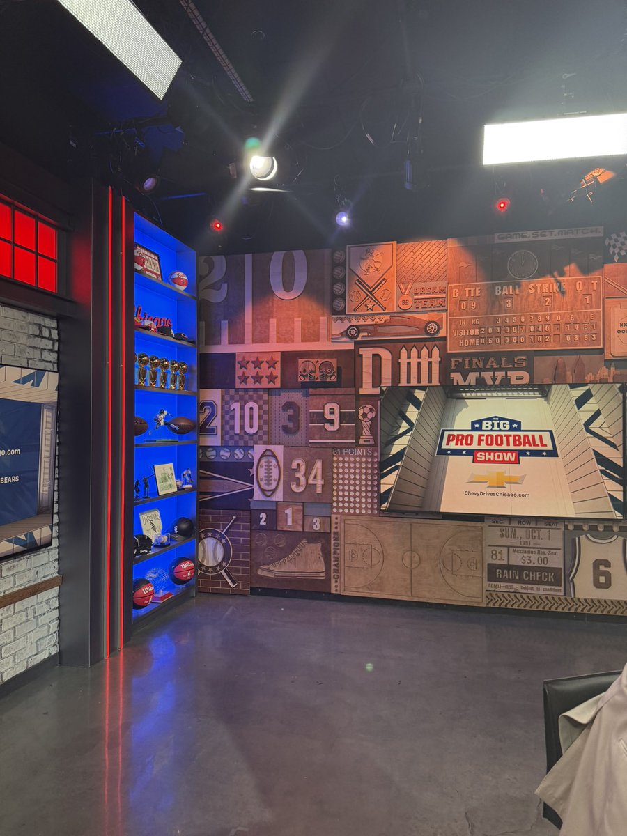 ruthiepolinsky's tweet image. The Big Pro Football show is coming to you a bit early today! 4pm & 4:30 on @chsn recapping #Bears Report Day at Halas Hall!
@CHSN_Bears @clayharbs82 @DavidHaugh