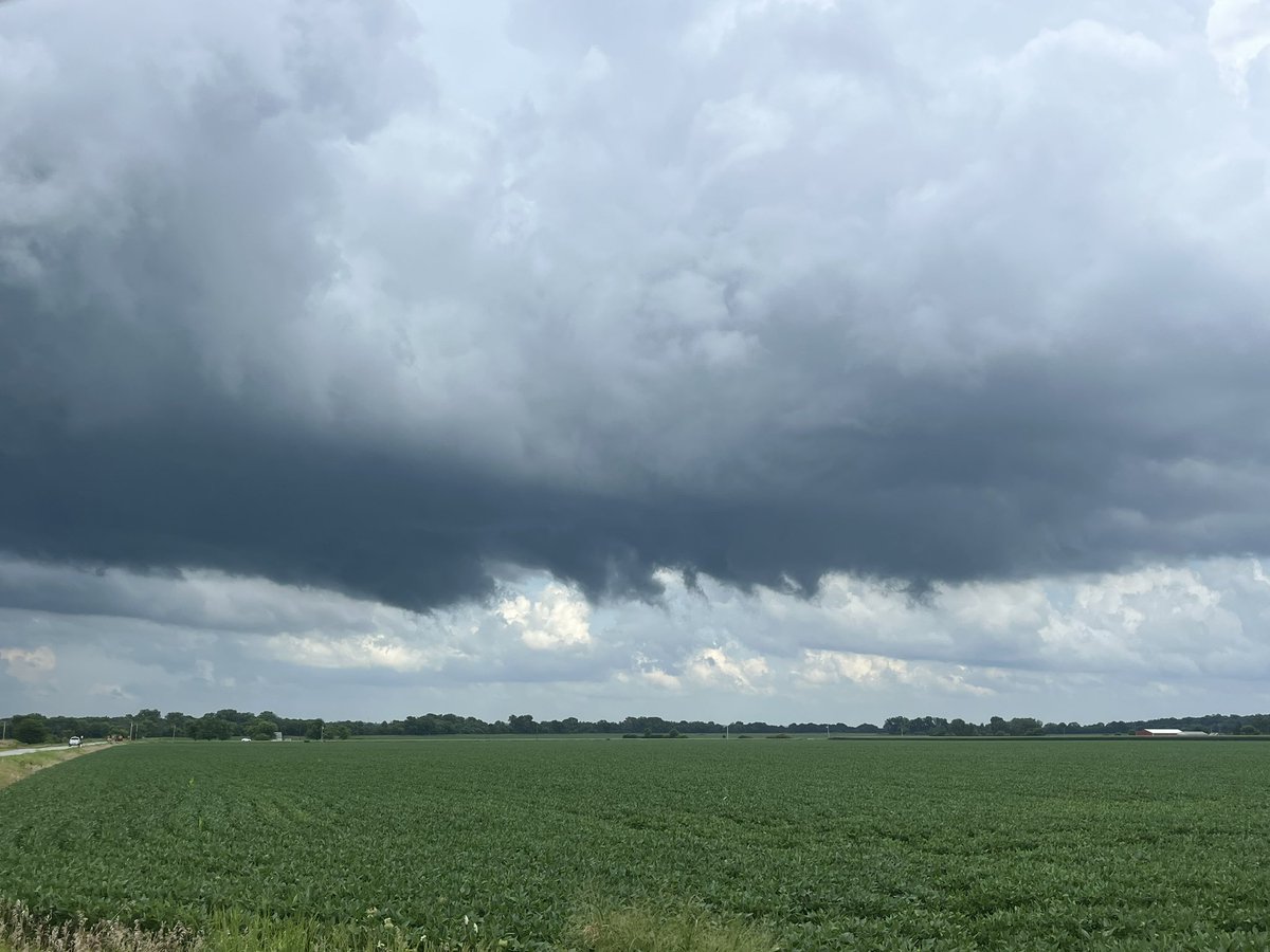 WxCjs's tweet image. Rapidly rotating wall cloud on storm south of Maxwell @NWSDesMoines