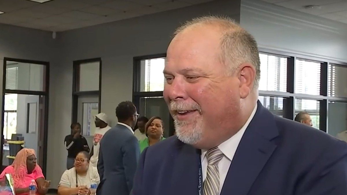 JAXTDY's tweet image. Duval's schools superintendent had a good first year. buff.ly/1IJNJGT