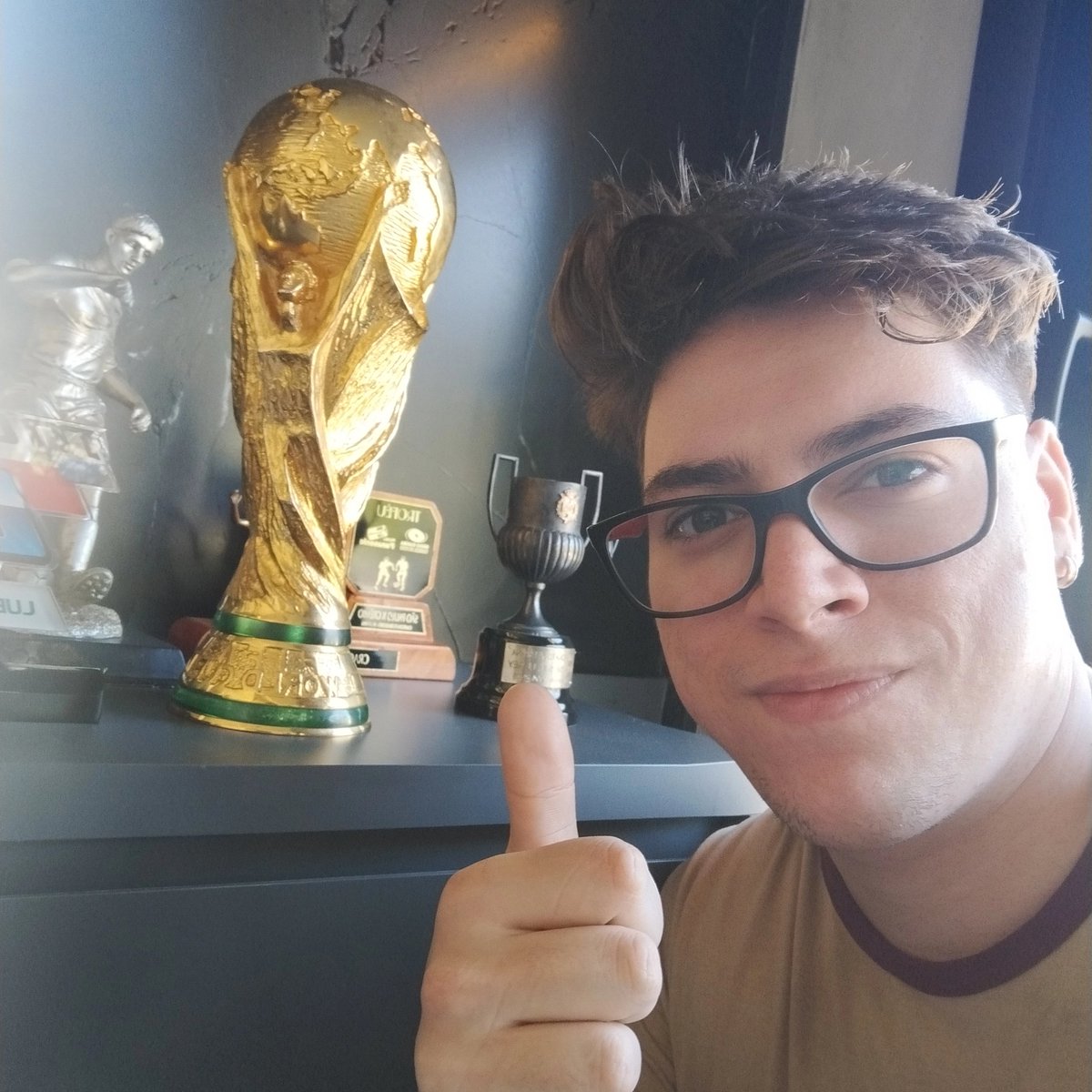 SKz7nn's tweet photo. Eu e meu pokémon favorito https://t.co/Yumy7lPT5r