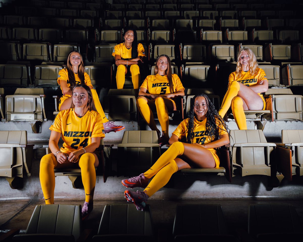 The full kit. The full squad 🔥

#MIZ 🐯 | #TakeTheStairs