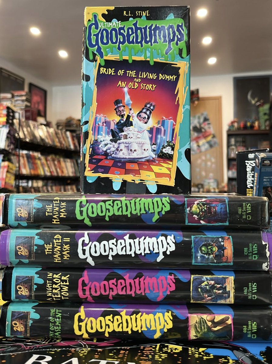 _CineSmith_'s tweet image. When your local VHS shopโs got GOOSEBUMPS.