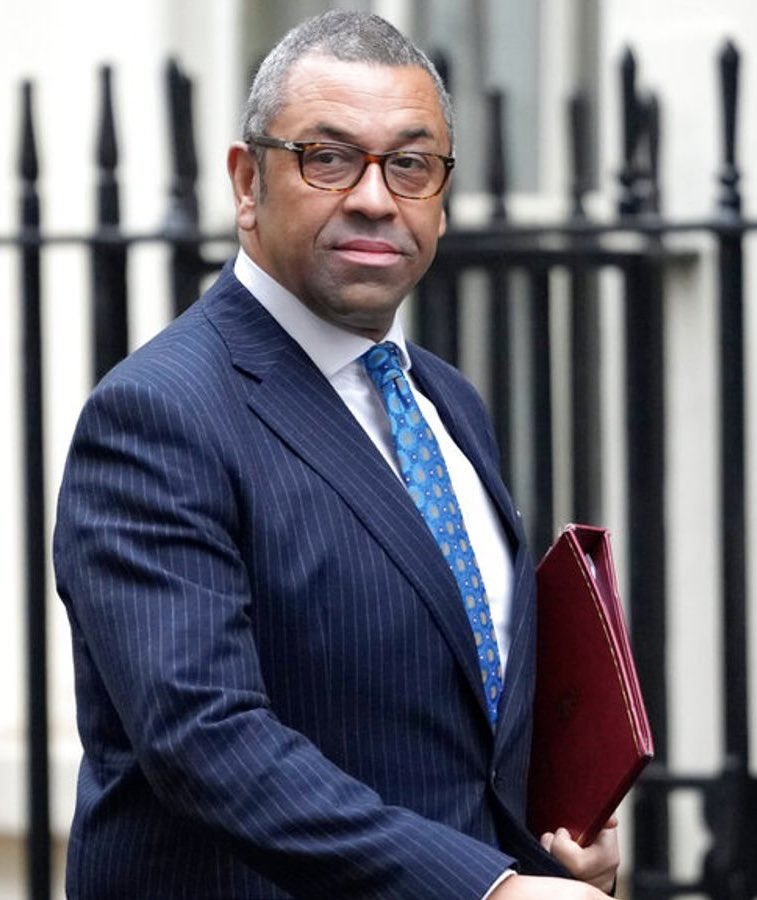DanLord78's tweet image. According to Kemi Badenoch this is what renewal of the Tory Party looks likes; a couple of old hand who have done the rounds of Ministerial departments more times than a pass the parcel at a Boris Covid Party.
#JamesCleverly #RichardHolden