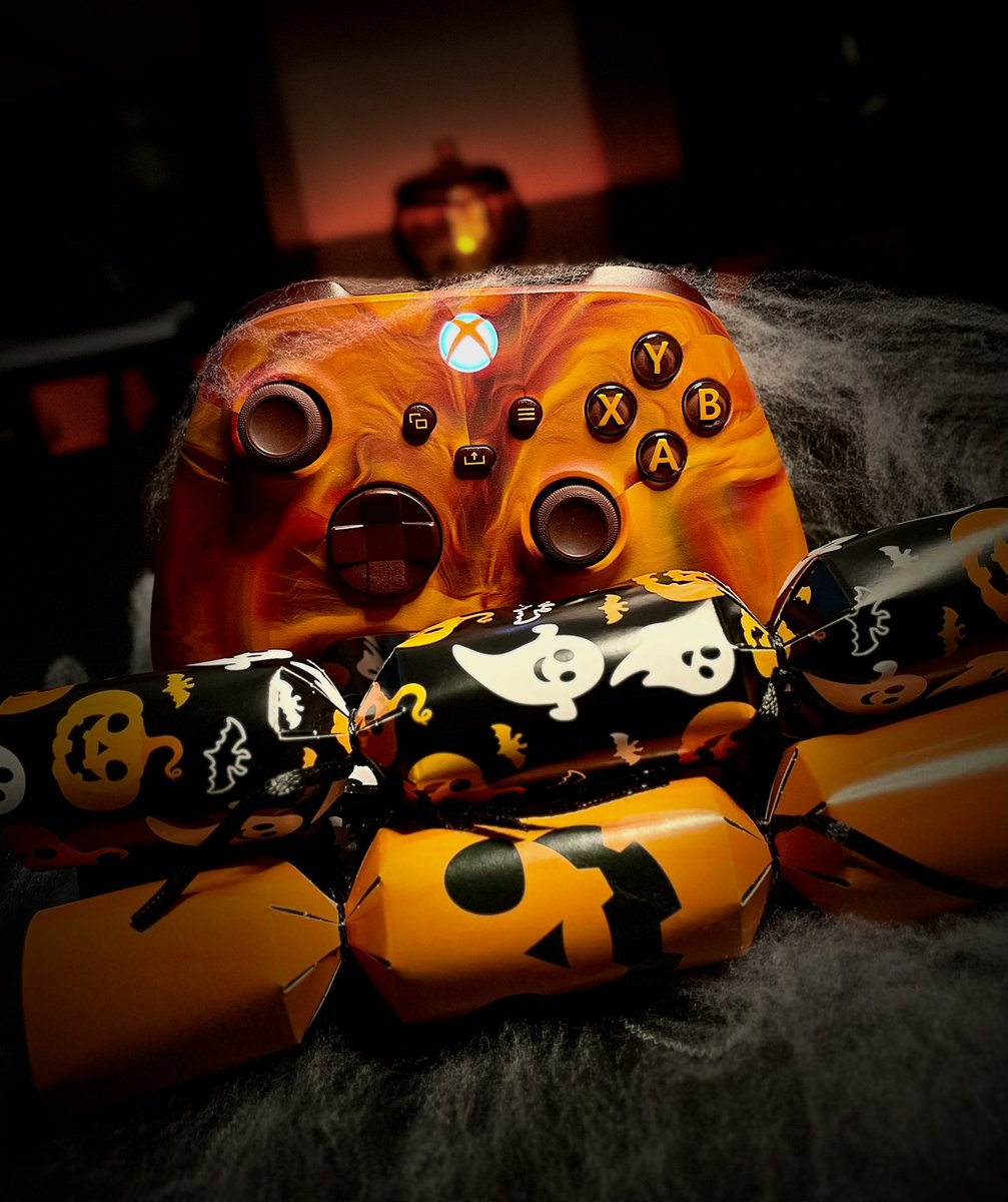 JustMeeVicky's tweet image. How is July so close to over already??
Halloween will be here in no time! 🎃
#Xbox
