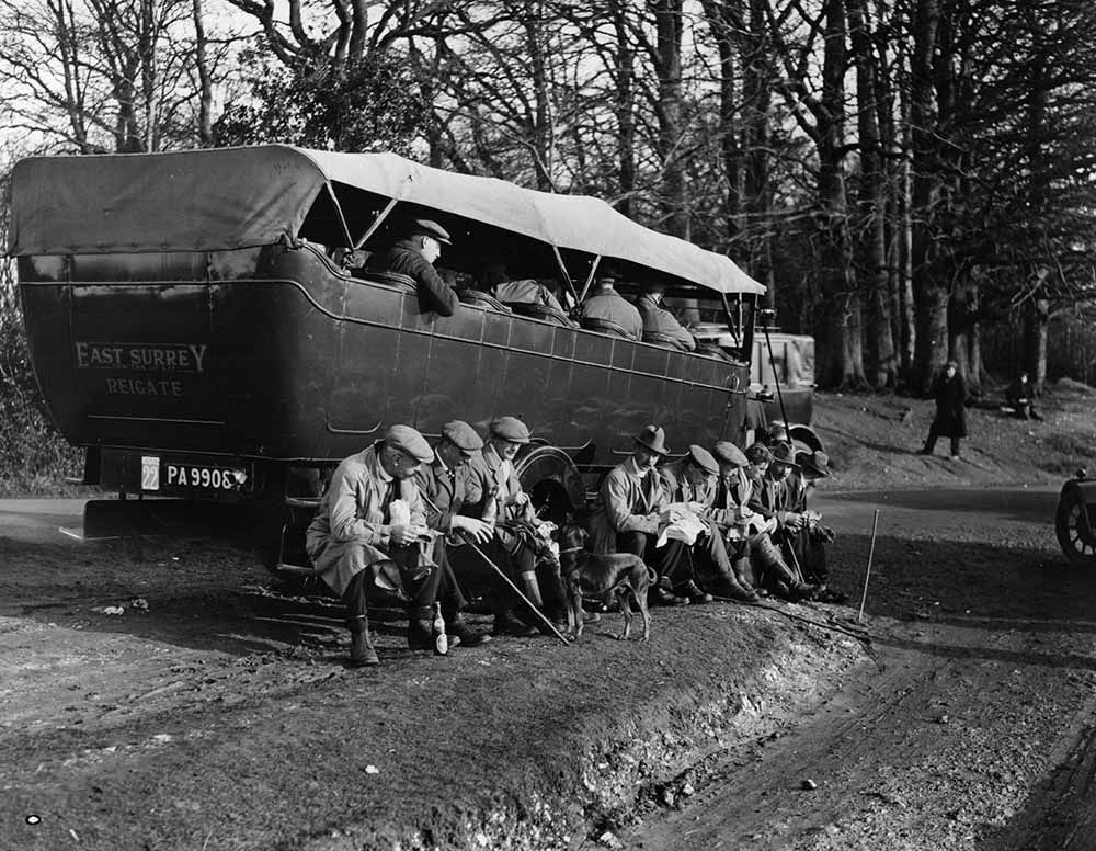the_silent_era's tweet image. Pictures from the 1920s
circa 1926: Some of the police involved in the search for missing Mrs Christie, taking a rest for lunch. (Photo by Topical Press Agency/Getty Images)
gettyimagesgallery.com/images/mrs-chr…