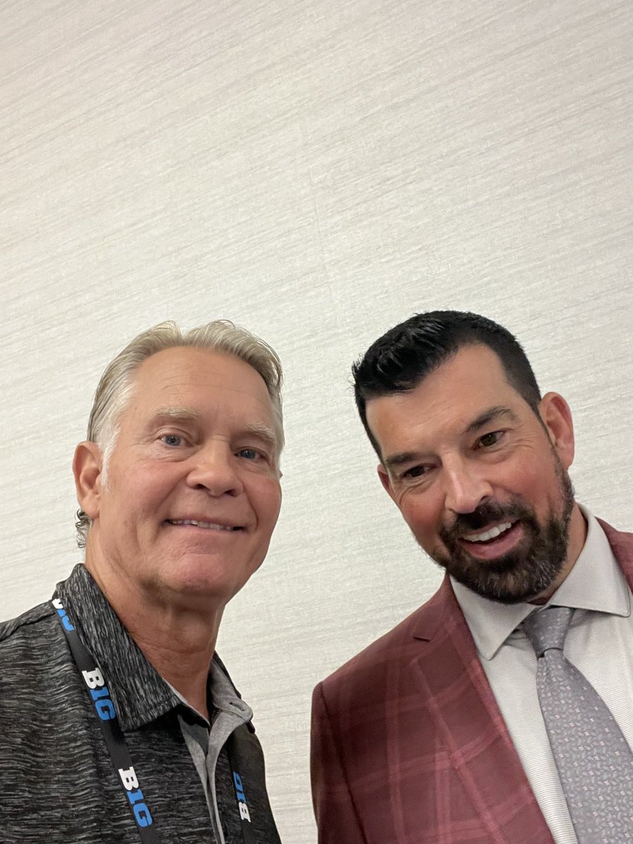 kenthomson87's tweet image. Got to grab a #QuickPic w #OhioState HC #RyanDay #OhioState #NationalChamps