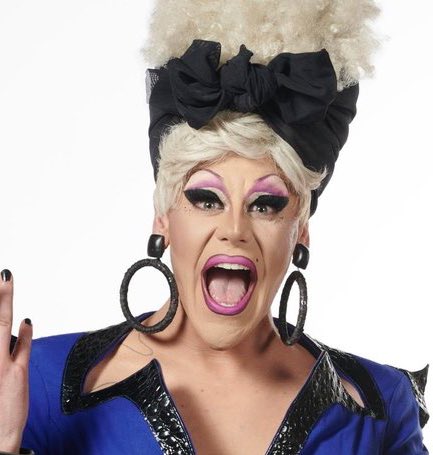 GreenGayYT's tweet image. Queens I wouldn’t mind to see host the Pit Stop next season