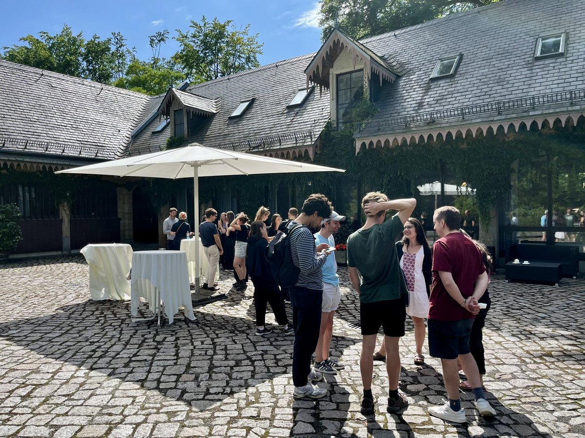 MPS_cog's tweet image. Having our annual Summer Cognition Academy at Schloss Eckberg in beautiful Dresden! Great talks and great to see everyone in person! And even the weather provides a full program…😜😂👍🏻#passionforscience #maxplanckschools
