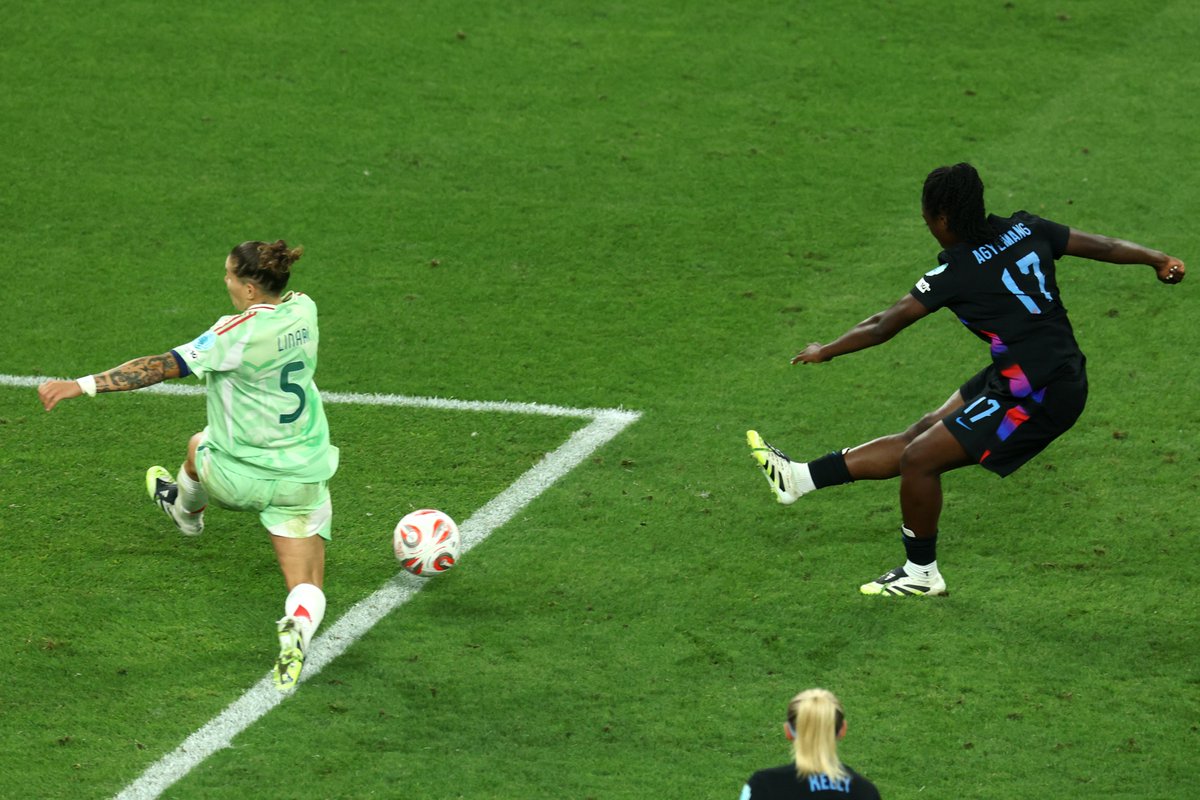 AttackingThird's tweet image. 19-year-old Michelle Agyemang scores the latest equalizer in Women's EURO semifinal history 🏴