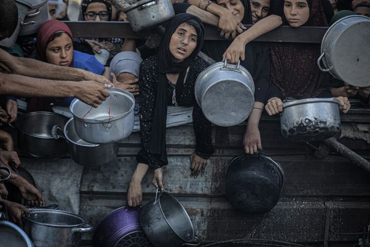 Gazze bu lanetli çağın Kerbela'sıdır.

Ve 13 asır önce nasıl güçlüden korkup İmam Hüseyin'e yardıma gitmediyse insanlar, biz de bu çağın güçlülerinden korktuk ve susuzluktan ölen insanlara yardıma gitmedik

Kimse boş masal anlatmasın, kimse aptalca tevillere girmesin. Vaziyet bu!