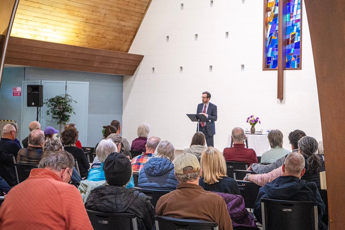 crcbanner's tweet image. The small congregation of Watershed Church in Traverse City, Mich., hosted "From Strangers to Neighbors" in May, hearing from an immigration lawyer and a refugee resettlement worker with an aim to listen, learn, and love their immigrant and refugee neighbors.