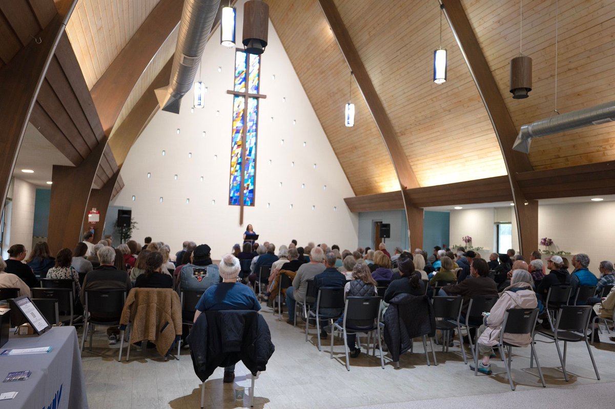 crcbanner's tweet image. The small congregation of Watershed Church in Traverse City, Mich., hosted "From Strangers to Neighbors" in May, hearing from an immigration lawyer and a refugee resettlement worker with an aim to listen, learn, and love their immigrant and refugee neighbors.