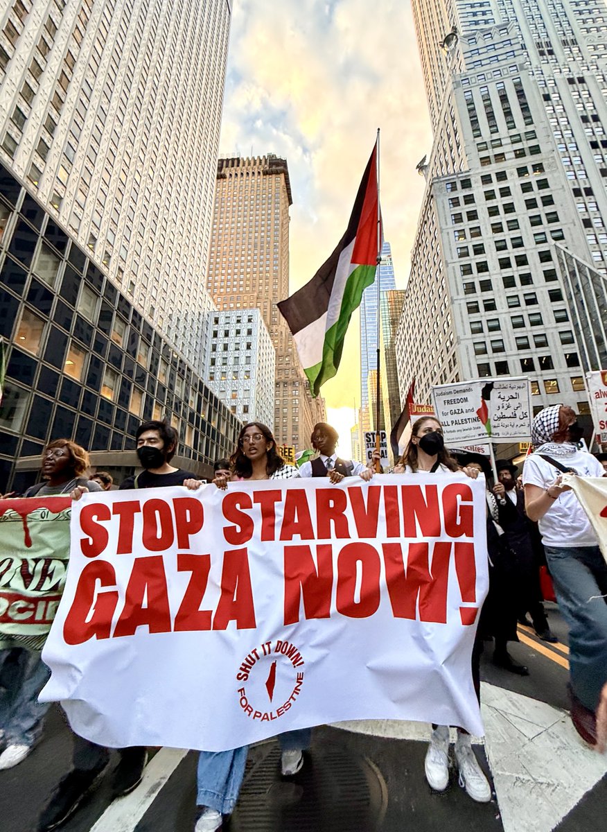 PeoplesForumNYC's tweet image. 🚨📣🇵🇸 The streets of NYC say: STOP STARVING GAZA NOW!