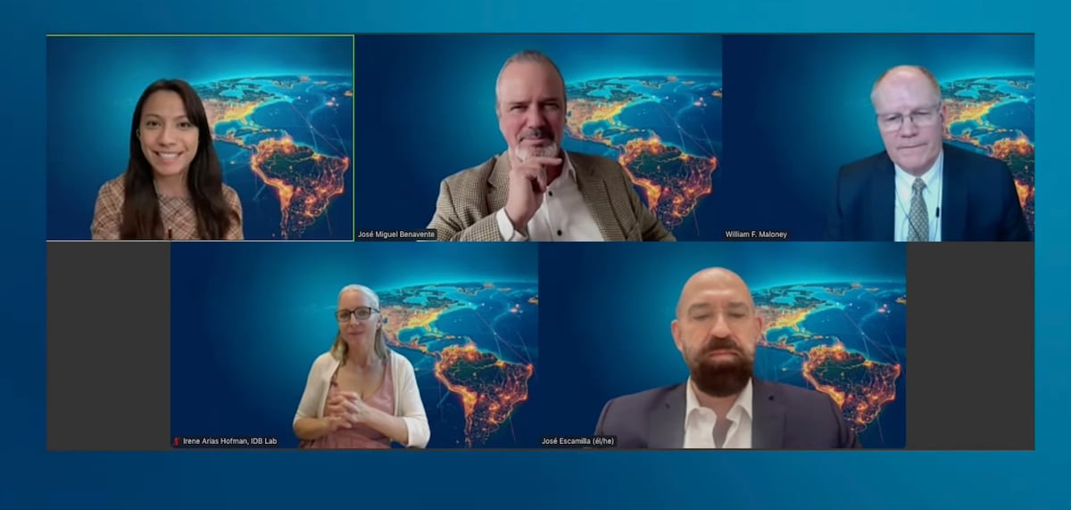 BancoMundialLAC's tweet image. Para competir en el mundo actual, #AmLat necesita empresas que aprendan e innoven. @WilliamFMaloney, @iariashofman, @JMBenavente y @jose_escamilla comparten ideas clave para impulsar economías de aprendizaje. Revive el evento de @elpais_america:
wrld.bg/VROk50Wt8yB