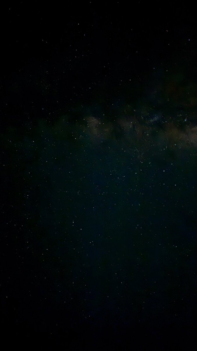 Foto 1; Amaneciendo en el Atlántico poco antes de alcanzar Lisboa, foto 2; el cielo  cruzando el Trópico de Cáncer 😍