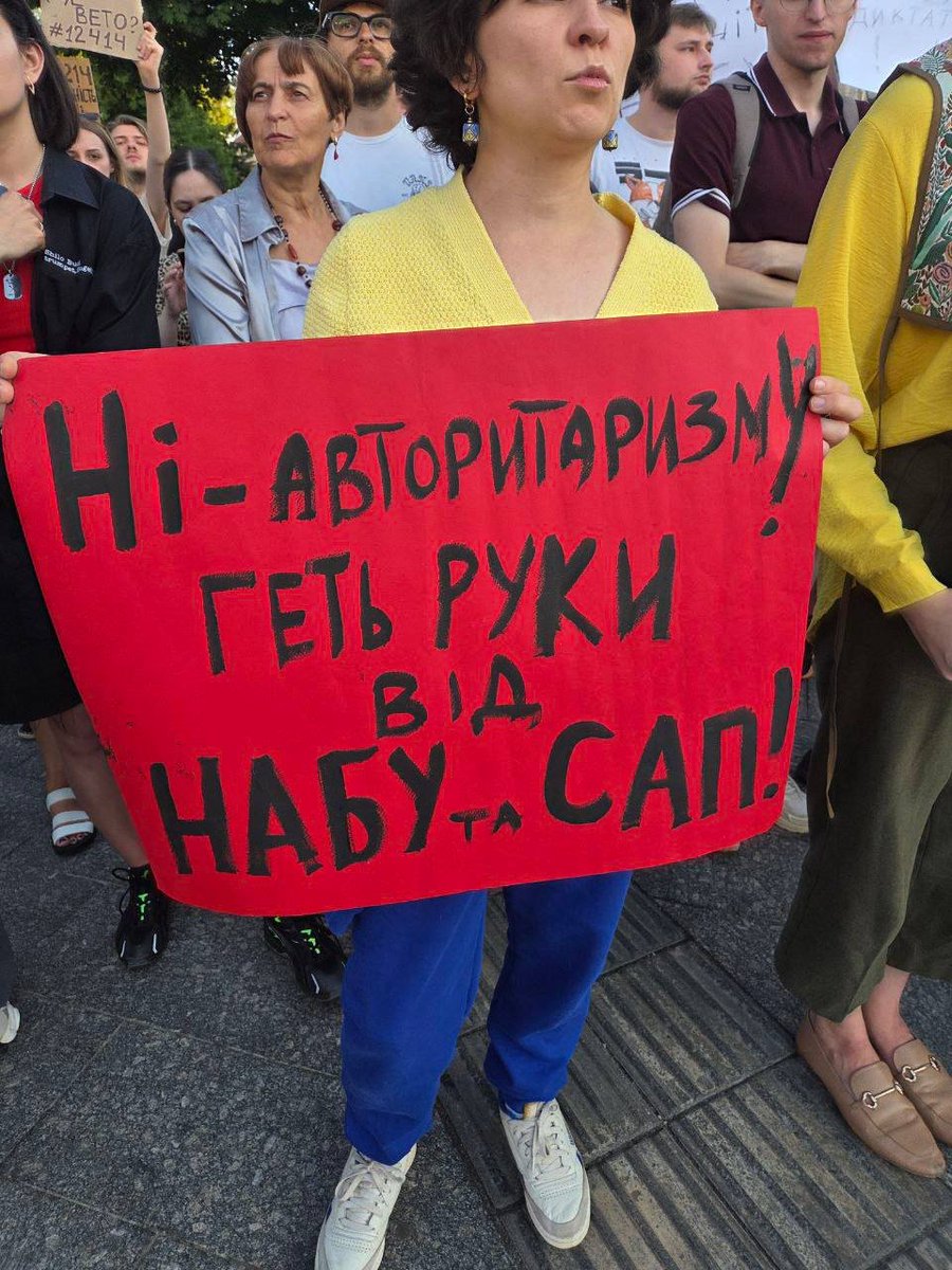 HavryshkoMarta's tweet image. Women’s faces of the anti-Zelensky protests in Lviv.
While men hide from draft officers, women are leading the revolution.
“Hands off NABU,” “No to authoritarianism,” “The people are the source of power in Ukraine,” and “Shame!” — read the slogans on their posters.