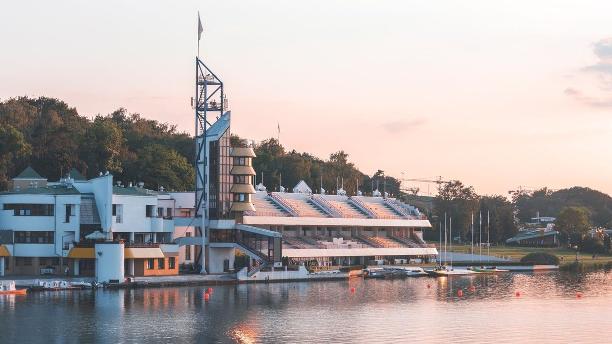 UW_Rowing's tweet image. Follow along as 15 Huskies compete at @worldrowing Under 23 Championships, beginning Wednesday in Poland.
Details: gohski.es/44YiJT5
#RowingU x #WomenOfWashington x #TheBoysInTheBoat