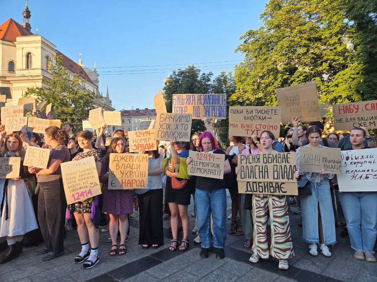 HavryshkoMarta's tweet image. Women’s faces of the anti-Zelensky protests in Lviv.
While men hide from draft officers, women are leading the revolution.
“Hands off NABU,” “No to authoritarianism,” “The people are the source of power in Ukraine,” and “Shame!” — read the slogans on their posters.